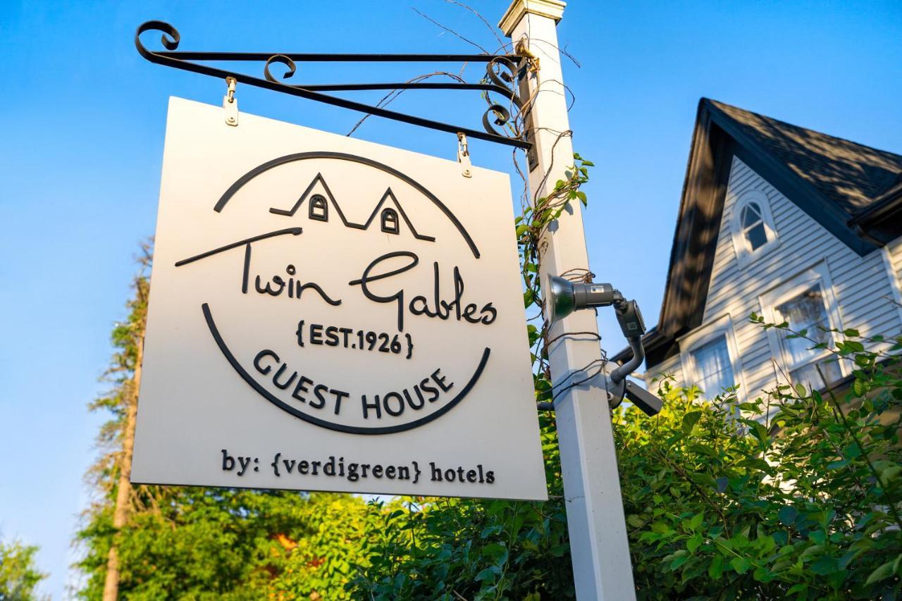Twin Gables Of Woodstock Hotel Exterior photo